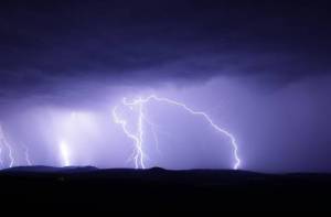 Гром и молния ожидается в Омской области