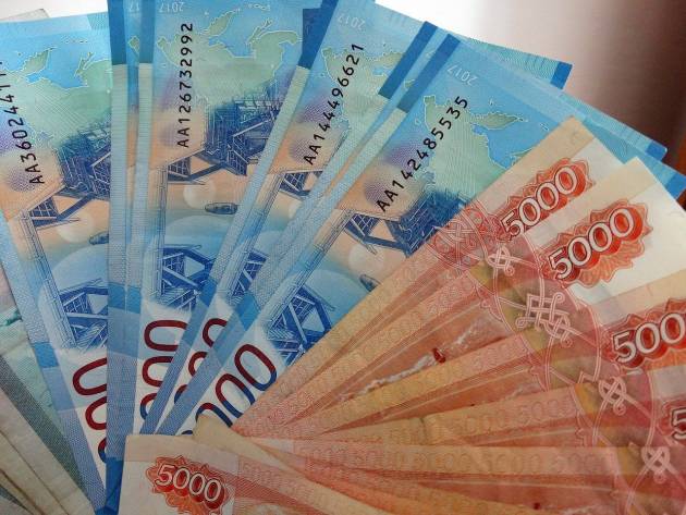 Средняя зарплата в Омской области по итогам декабря составила 64 тысячи рублей